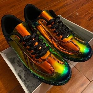 Qupid black holographic tennis